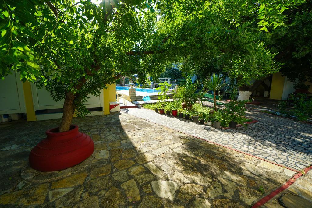 Albatross Aparthotel Marathókampos Exterior foto
